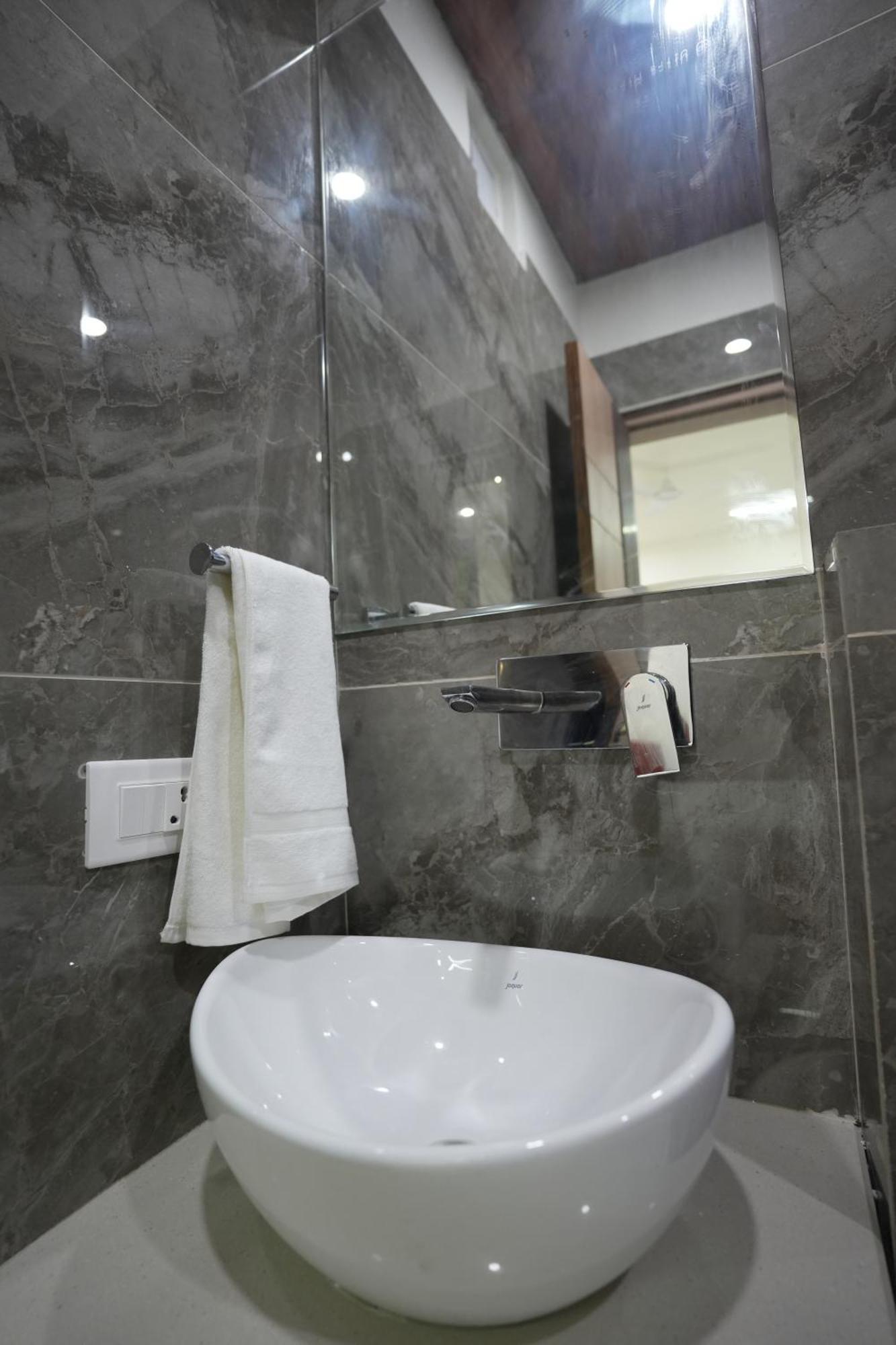 Anaya Retreat Hotel Varanasi Exterior photo