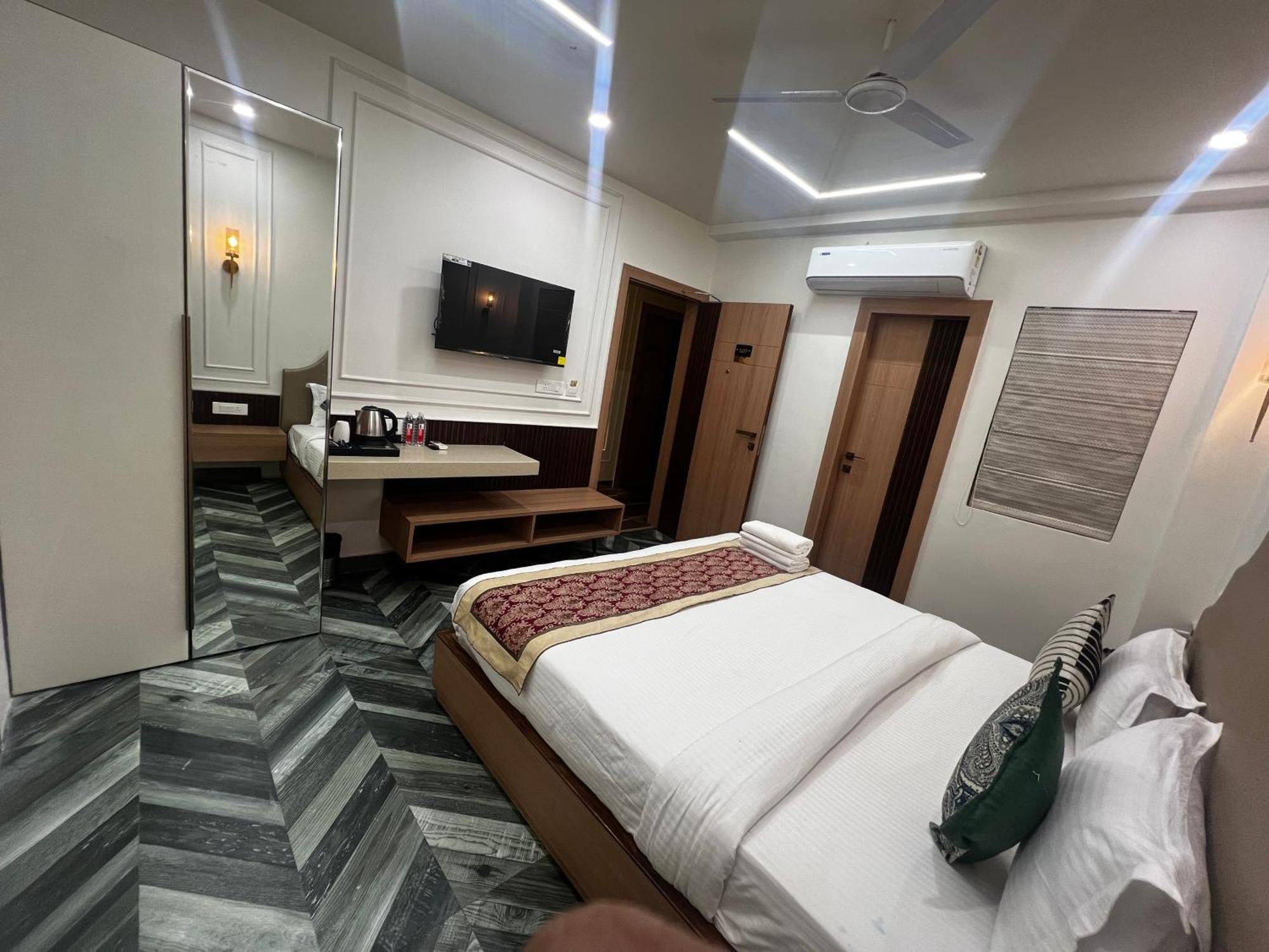 Anaya Retreat Hotel Varanasi Exterior photo